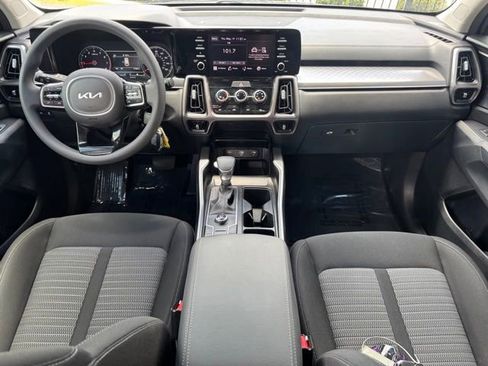 Used 2023 Kia Sorento LX FWD image 14