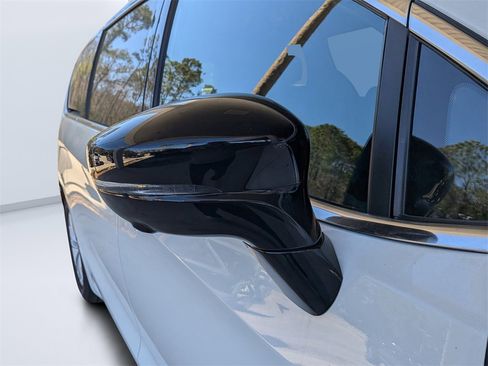 New 2026 Chrysler Pacifica Select image 11