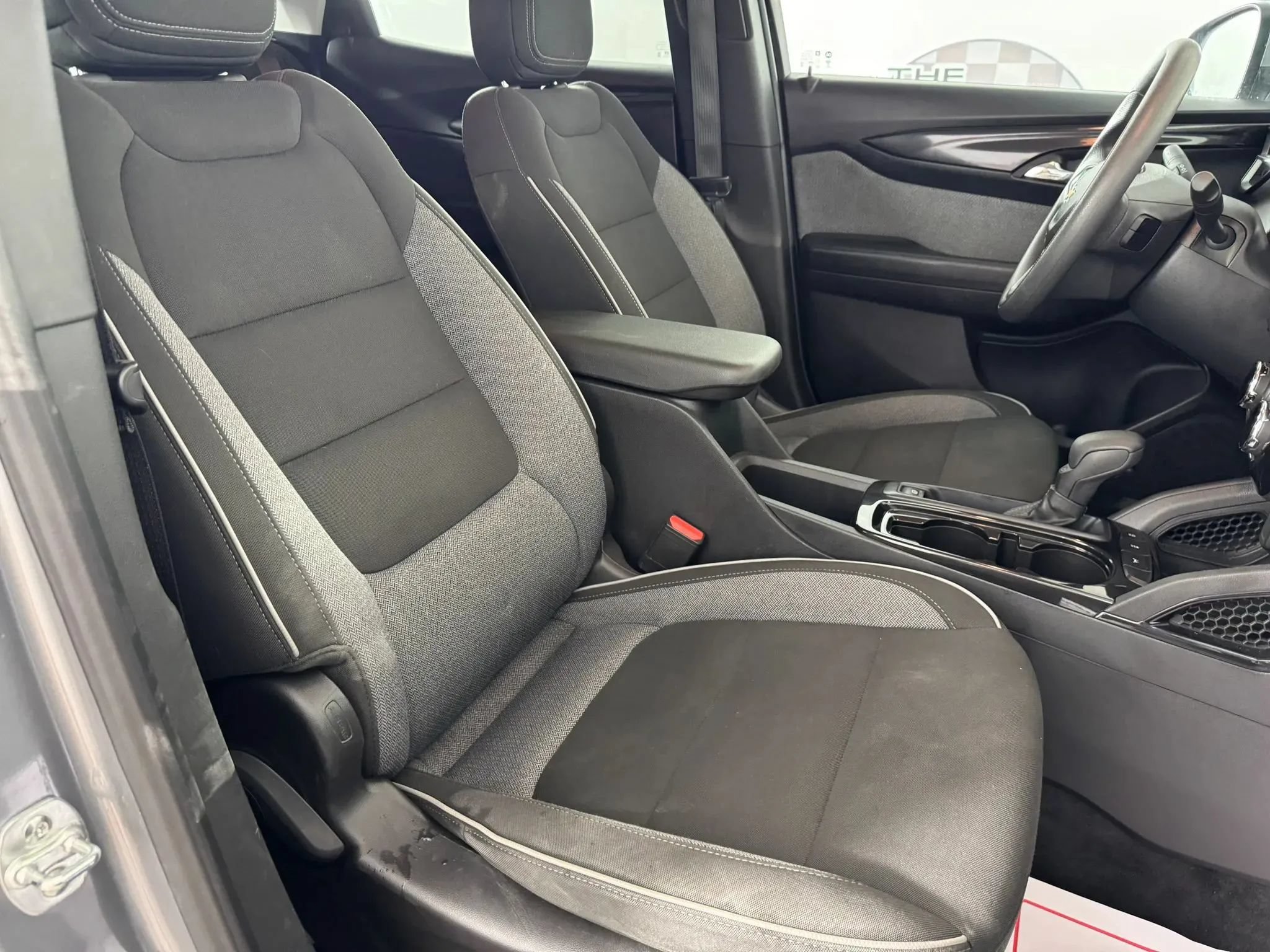 Used 2025 Chevrolet TrailBlazer LT FWD image 32