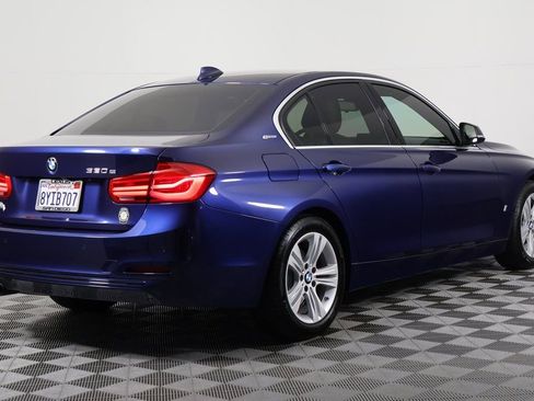 Used 2018 BMW 330e w/ Premium Package RWD image 4