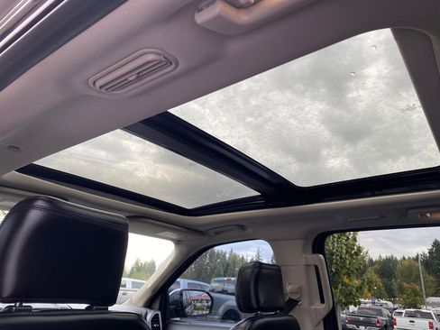 Used 2020 Ford Expedition Platinum AWD/4WD image 18
