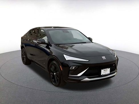 Used 2025 Buick Envista Sport Touring image 3