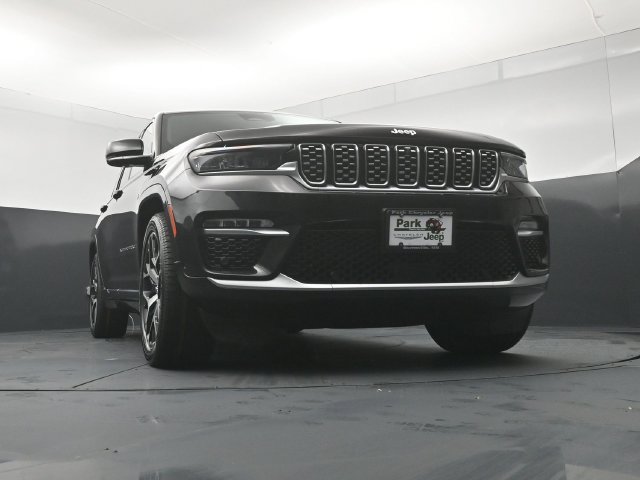 Used 2022 Jeep Grand Cherokee Summit AWD/4WD image 19