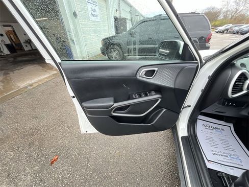 Used 2024 Kia Soul LX w/ Option Group 015 image 13