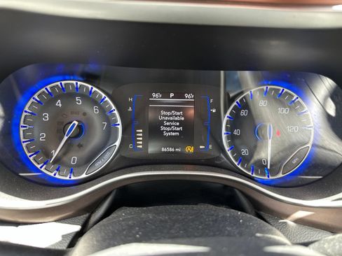 Used 2018 Chrysler Pacifica LX FWD image 16