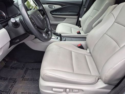 Used 2022 Honda Pilot Touring image 9