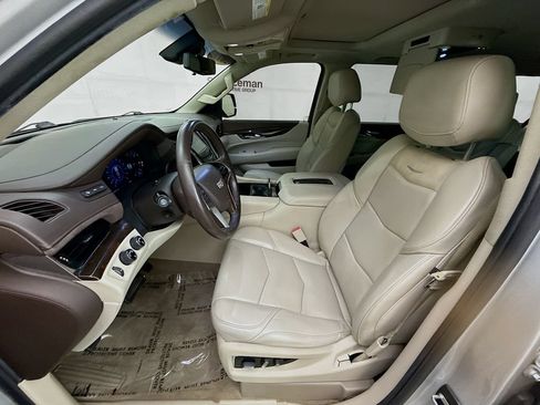 Used 2017 Cadillac Escalade ESV Luxury AWD/4WD image 22