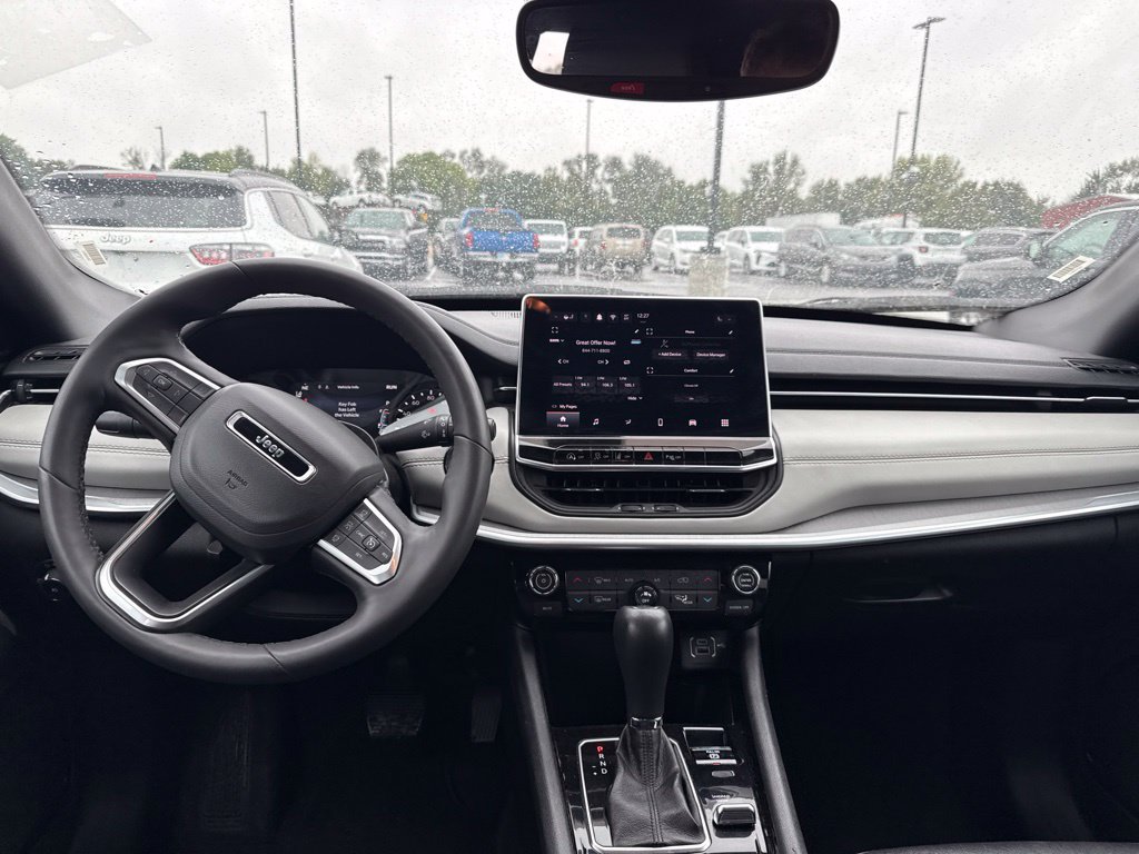 Used 2025 Jeep Compass Limited AWD/4WD image 40