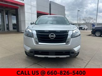 Used 2025 Nissan Pathfinder SL video 2