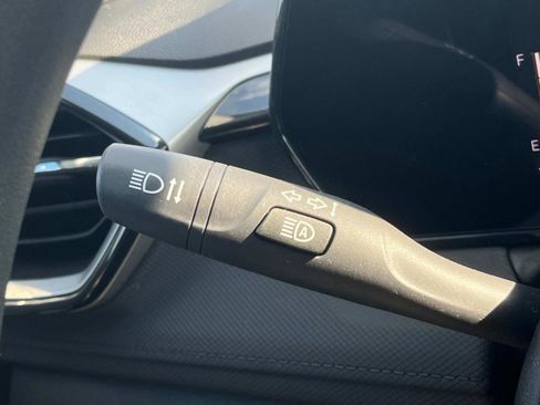 Used 2025 Chevrolet TrailBlazer LT image 28