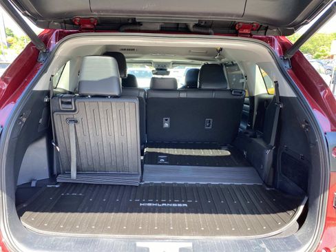 Used 2021 Toyota Highlander XLE AWD/4WD image 6