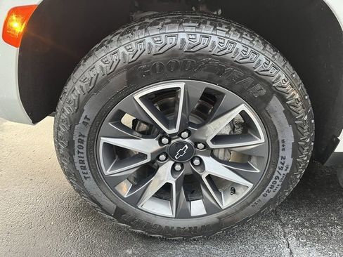 Used 2023 Chevrolet Tahoe Z71 w/ Off-Road Capability Package image 9