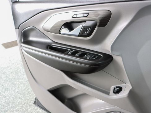 Used 2023 GMC Terrain SLT image 21