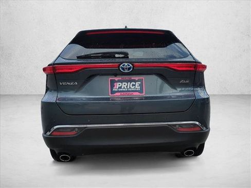 Certified 2024 Toyota Venza XLE AWD/4WD image 7