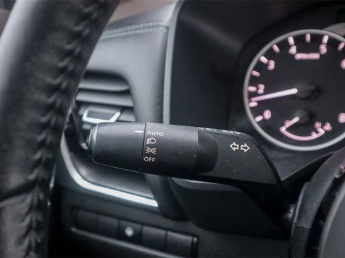 Used 2022 Nissan Rogue SV w/ SV Premium Package image 14