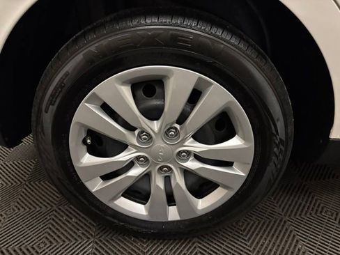 Certified 2025 Kia Soul LX FWD image 25