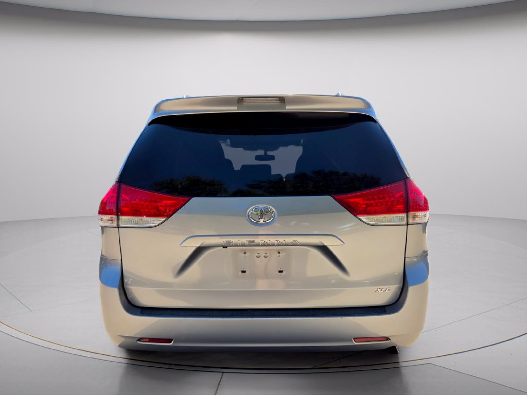 Used 2013 Toyota Sienna XLE FWD image 8