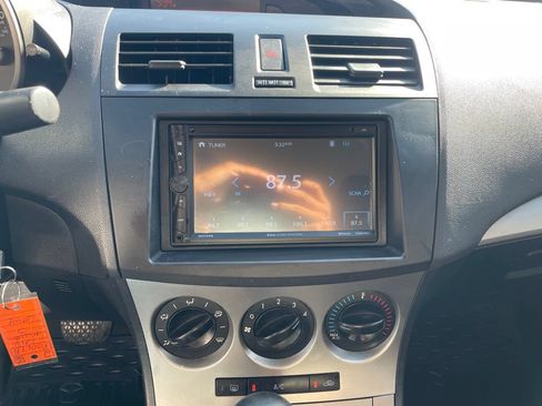 Used 2010 MAZDA MAZDA3 i Touring FWD image 11