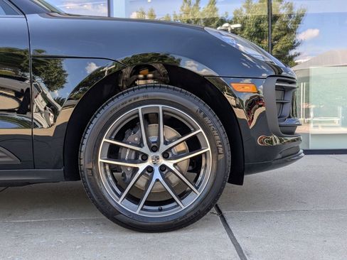 Certified 2026 Porsche Macan AWD/4WD image 11
