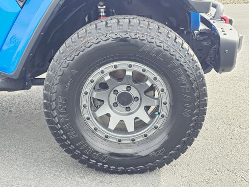 Used 2020 Jeep Gladiator Rubicon image 9