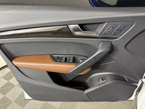 Used 2018 Audi Q5 Premium w/ Convenience Package image 21