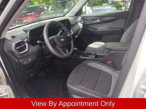Used 2025 Chevrolet TrailBlazer LT FWD image 4