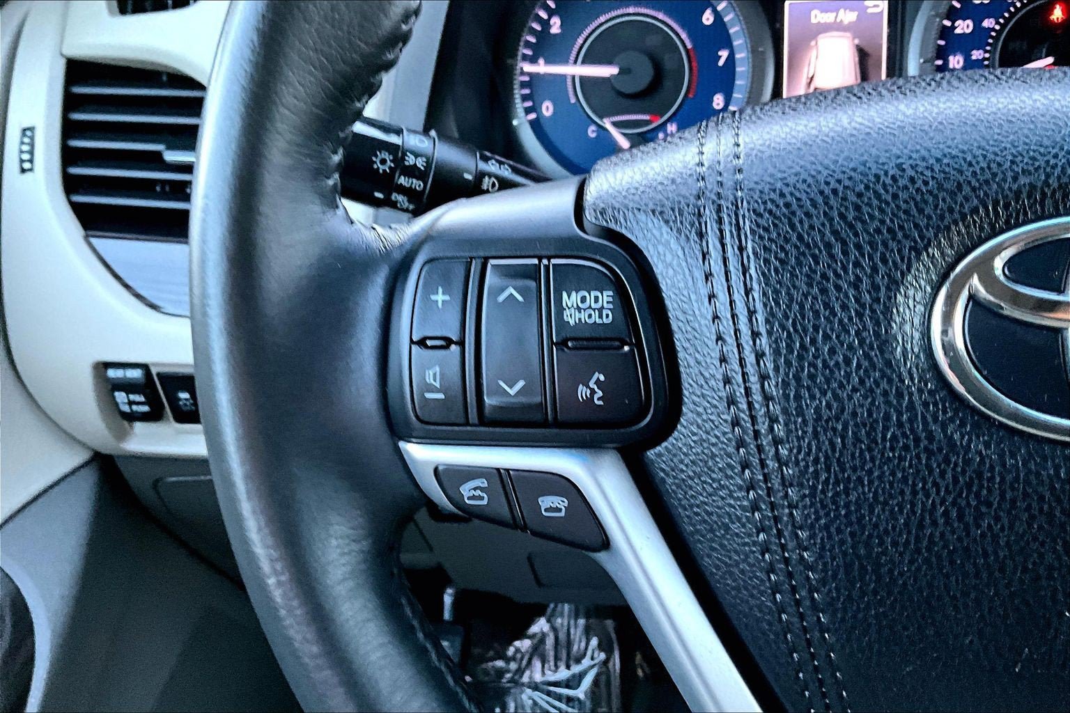 Used 2016 Toyota Sienna XLE Premium FWD image 17
