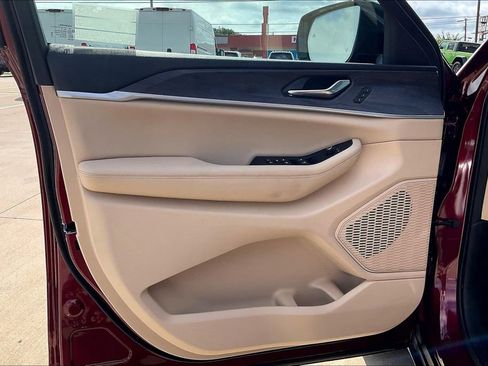 New 2025 Jeep Grand Cherokee L Limited w/ Luxury Tech Group II RWD image 11