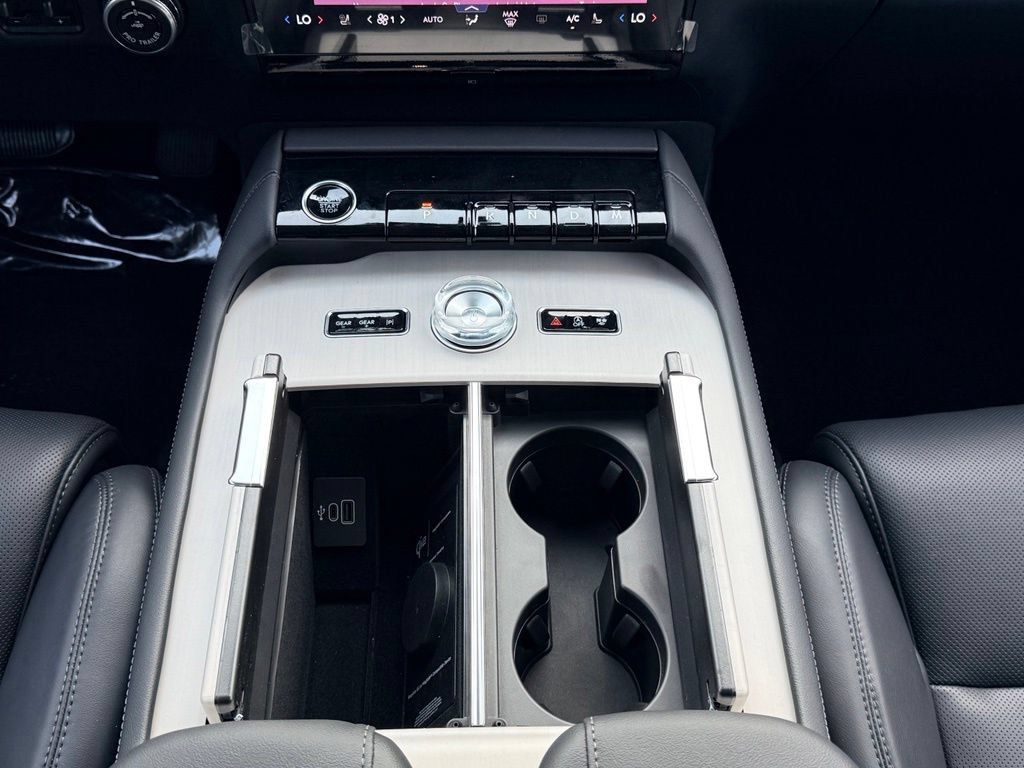 New 2027 Lincoln Navigator Premiere AWD/4WD image 15