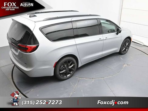 New 2026 Chrysler Pacifica Select w/ S Appearance Package image 29