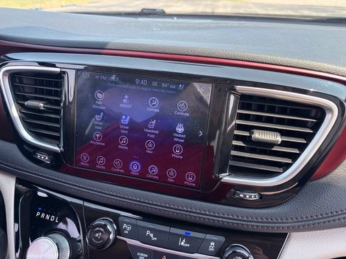 Used 2017 Chrysler Pacifica Limited w/ Advanced Safetytec Group FWD image 42
