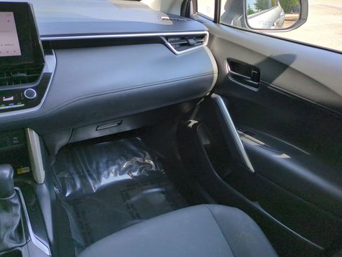 Used 2023 Toyota Corolla Cross LE w/ Moonroof Package FWD image 17
