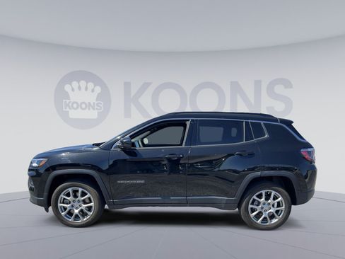 Used 2024 Jeep Compass Latitude AWD/4WD image 2