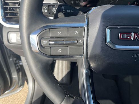 Used 2025 GMC Acadia Elevation image 13