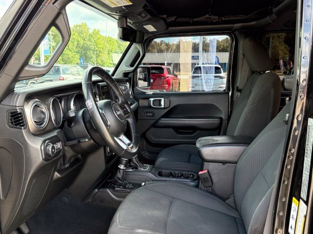 Used 2018 Jeep Wrangler Unlimited Sahara AWD/4WD image 9