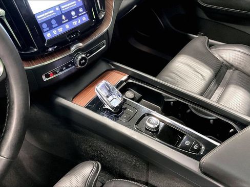 Certified 2023 Volvo XC60 B5 Ultimate w/ Climate Package AWD/4WD image 19