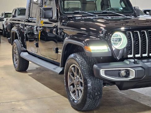 Used 2020 Jeep Gladiator Overland AWD/4WD image 10