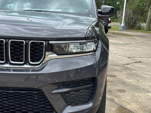 New 2026 Jeep Grand Cherokee Laredo w/ Trailer Tow Package AWD/4WD image 9