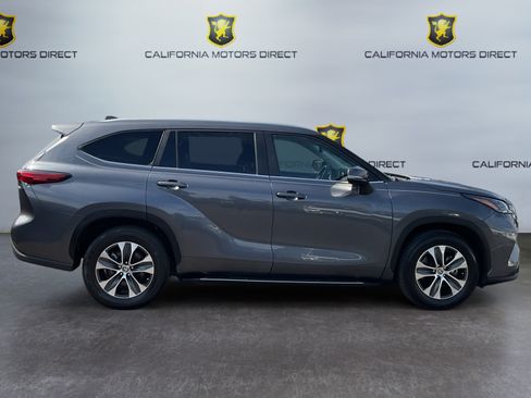 Used 2023 Toyota Highlander XLE FWD image 4