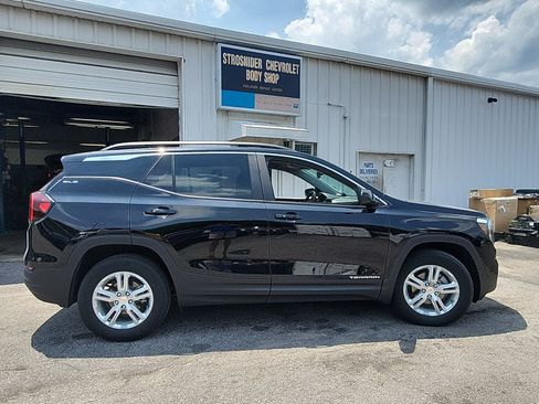 Used 2024 GMC Terrain SLE w/ Driver Convenience Package FWD image 6