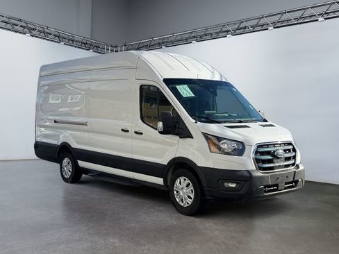 Used 2022 Ford E-Transit 148 High Roof Extended image 3