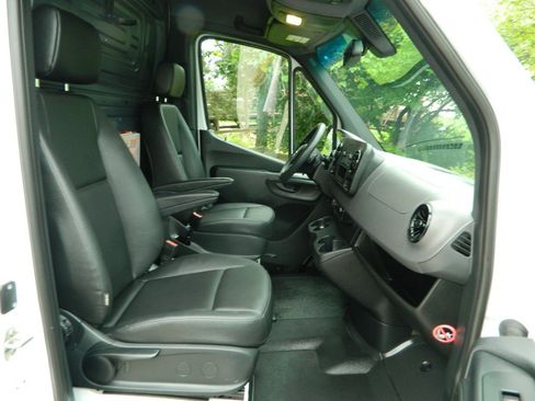 Used 2022 Mercedes-Benz Sprinter 2500 image 15