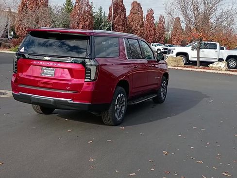 New 2026 Chevrolet Suburban LT image 4