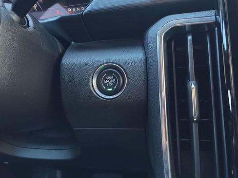 Used 2025 GMC Acadia Elevation image 17