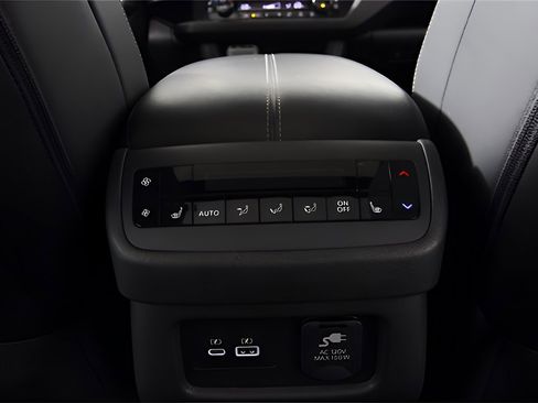 Used 2024 Nissan Pathfinder Platinum image 21