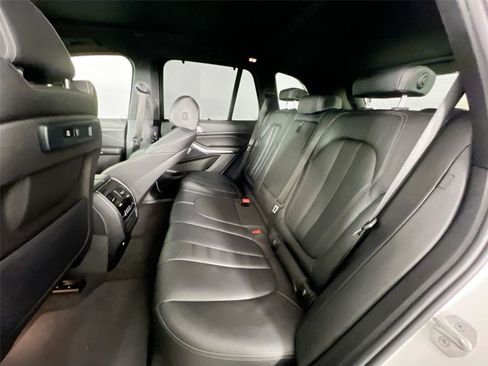 Used 2022 BMW X5 xDrive40i w/ M Sport Package image 21