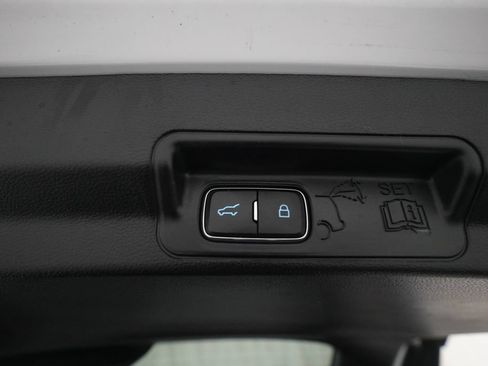 Used 2021 Ford Explorer XLT w/ Equipment Group 202A AWD/4WD image 15
