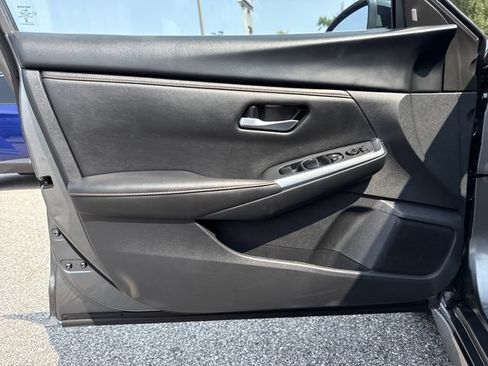 Used 2025 Nissan Sentra SR FWD image 30
