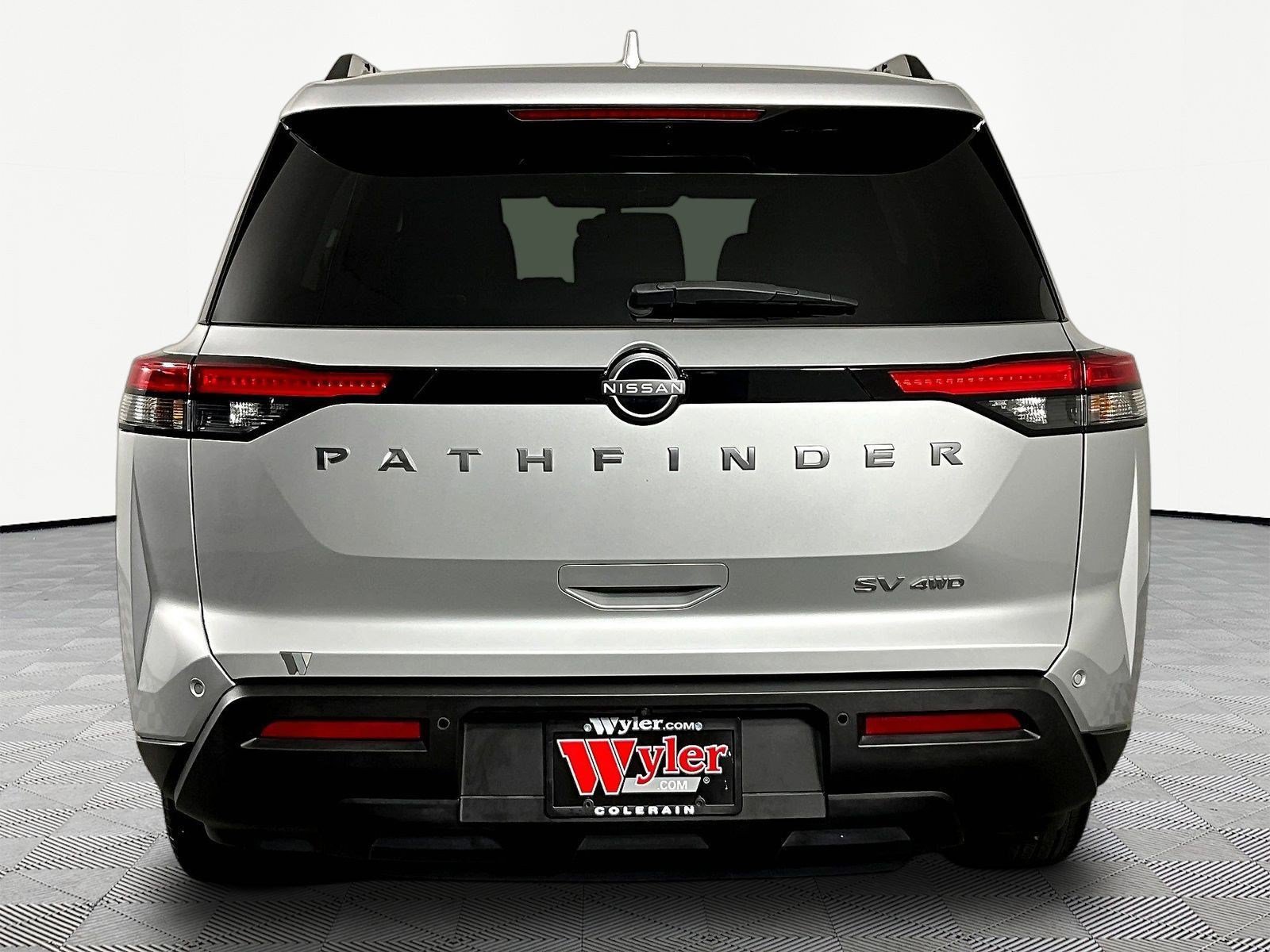 Used 2022 Nissan Pathfinder SV AWD/4WD image 5