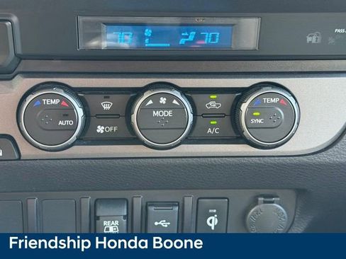 Used 2022 Toyota Tacoma TRD Off-Road AWD/4WD image 31